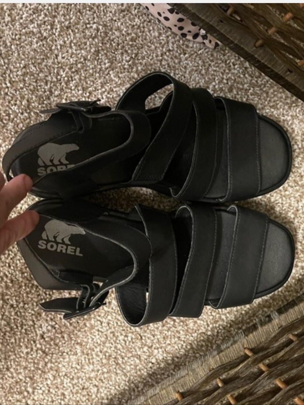 Sorel Black and Tan Wedge Sandals 8.5 W - Picture 2 of 4